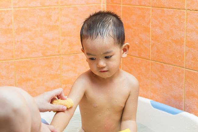 Las duchas calientes ayudan a curar los resfriados, ¿mito o realidad?