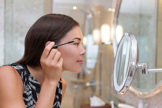 5 wskazówek, dzięki którym narzędzia do makijażu oczu nie wywołują podrażnień