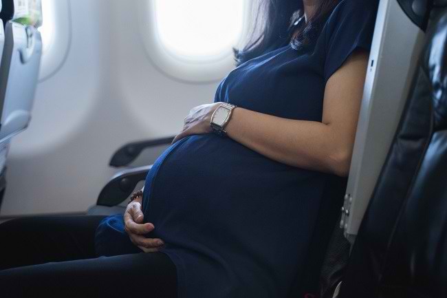 Herken de gevaren van zwangere vrouwen in vliegtuigen
