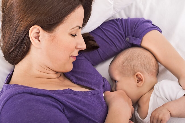 Moeder, dit zijn verschillende oorzaken van verminderde moedermelk en hoe deze te overwinnen
