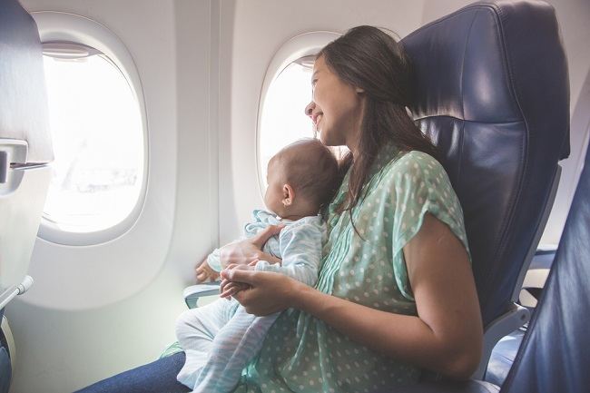 När kan bebisar tas med på flygplan?