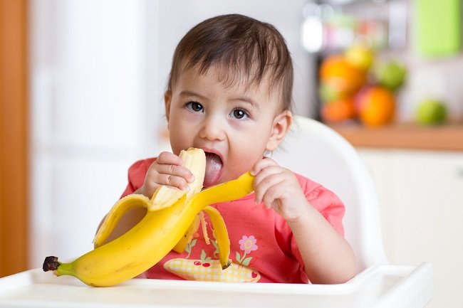 Waarom wordt het niet aanbevolen om bananen te geven voor de leeftijd van 6 maanden?