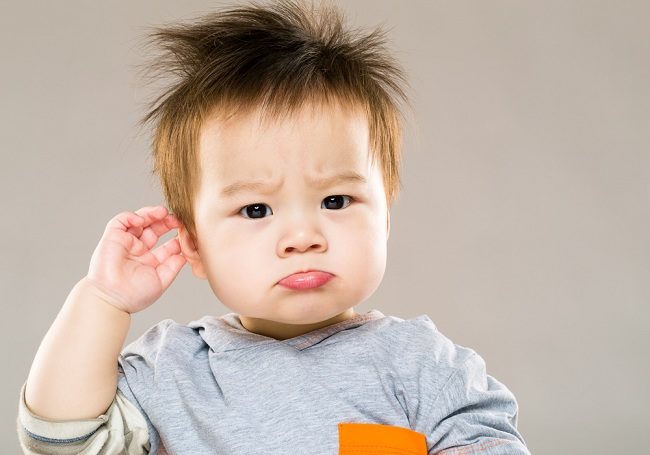 감염으로 인해 어린이의 귀에 물기가 있음을 주의하십시오.