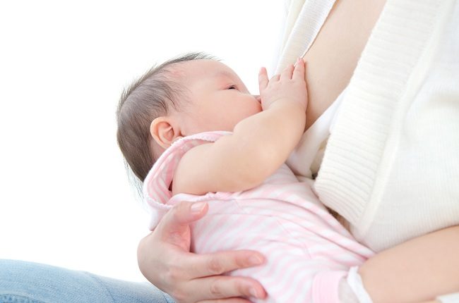 아기가 매일 밤 모유 수유를 해야 하는 3가지 중요한 이유