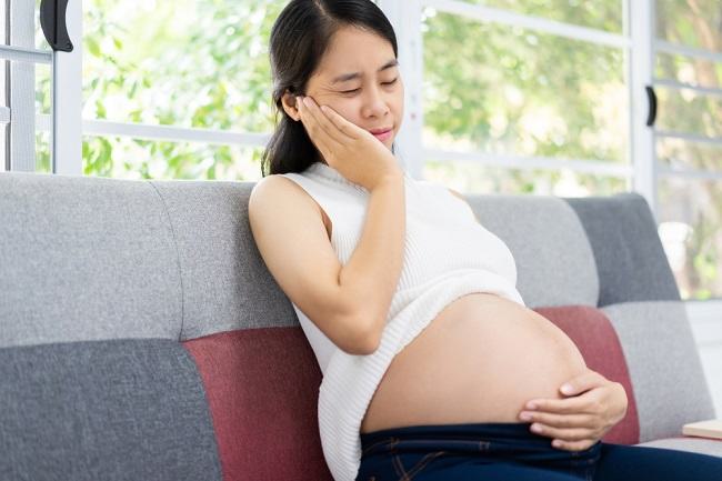 임산부의 충치가 임신에 해를 끼칠 수 있다는 것이 사실입니까?
