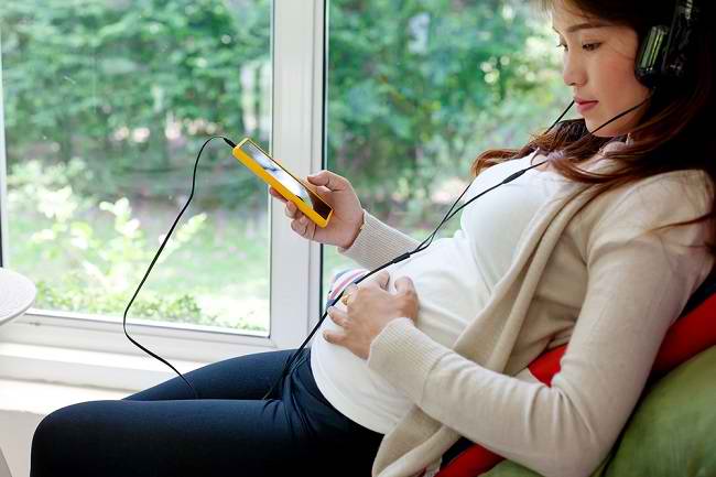 임신 중 음악 듣기의 5가지 이점