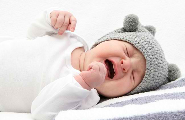 아기가 울 때 눈물을 흘리지 않는 이유는 무엇입니까?