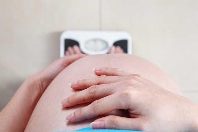 Las mujeres embarazadas que son demasiado delgadas corren el riesgo de experimentar estas 4 cosas