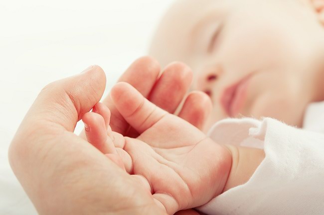 아기에게 손 소독제를 사용하는 것이 안전합니까?