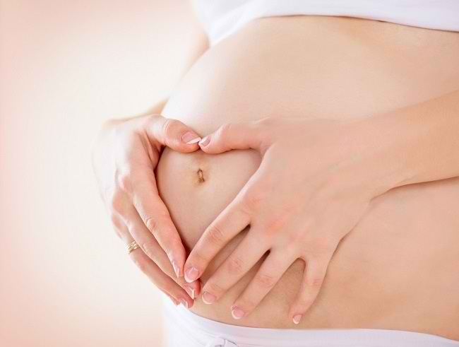 Recunoașterea a 4 semne ale lichidului amniotic anormal