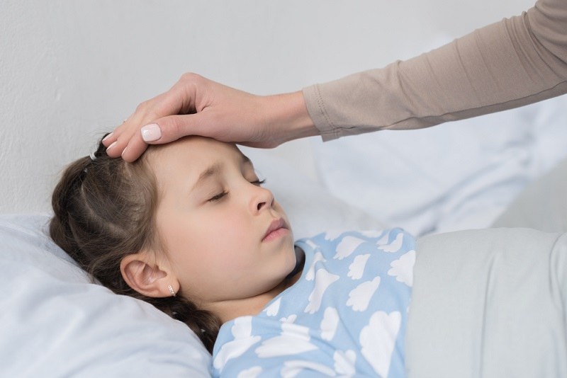 Reconocer los síntomas de la difteria en los niños y cómo tratarla