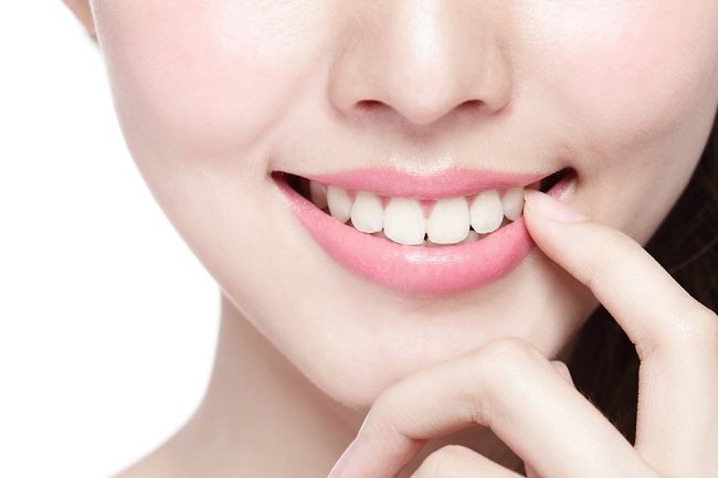 신선한 양치질 뿐만 아니라 치아 및 구강 문제를 예방하는 데 도움이 됩니다.