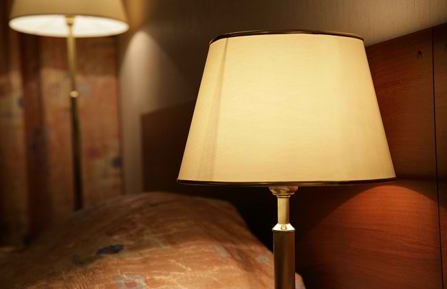 Дізнайтеся про небезпеку спального світильника для здоров’я