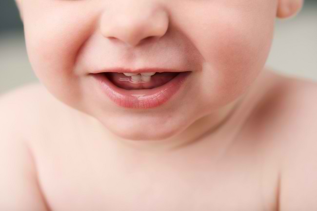 Cum să ai grijă de dinții de lapte ai bebelușului pentru a rămâne sănătoși
