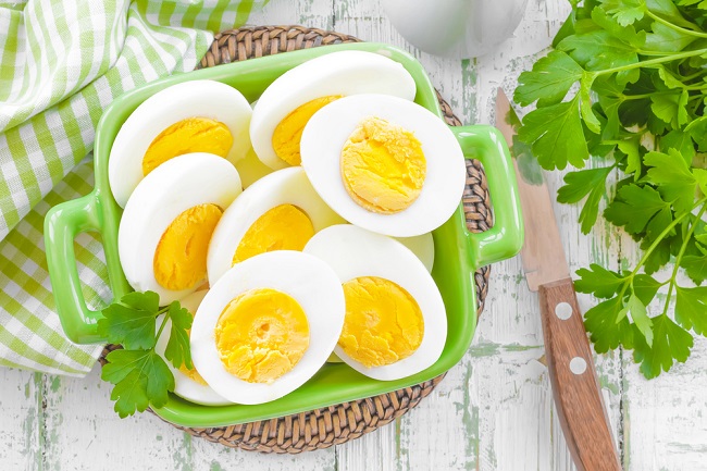 계란을 너무 많이 먹으면 종기, 신화 또는 사실이 발생할 수 있습니까?