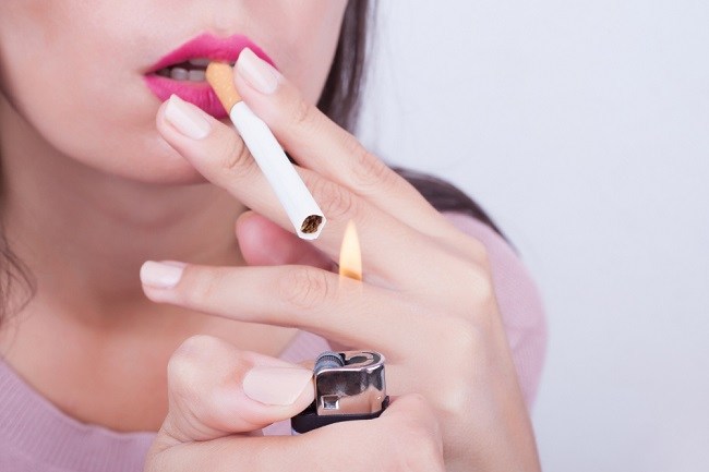 여성 흡연자에게 도사리고 있는 일련의 건강 위험