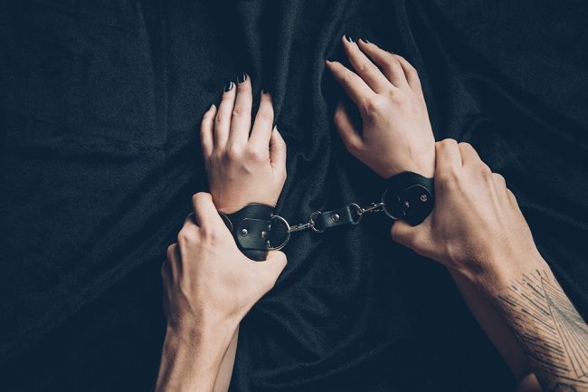 BDSM 이해 및 성적 일탈과 어떻게 다른지